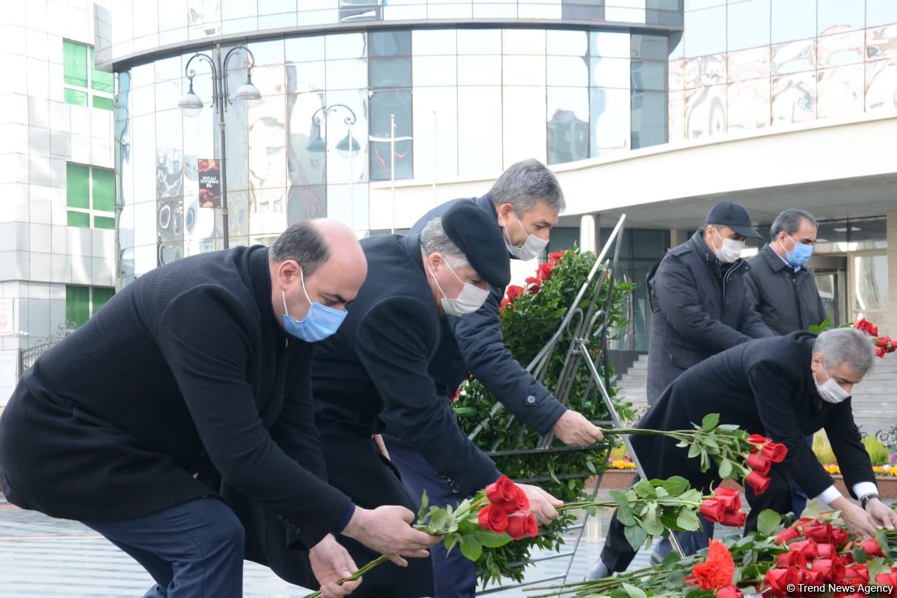 Azerbaijani population honoring memory of victims of Khojaly genocide (PHOTO)