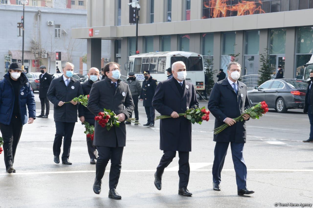 Azerbaijani population honoring memory of victims of Khojaly genocide (PHOTO)
