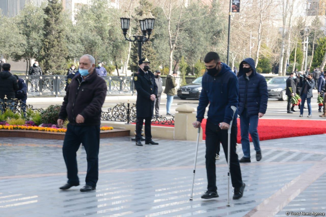 Azerbaijani population honoring memory of victims of Khojaly genocide (PHOTO)