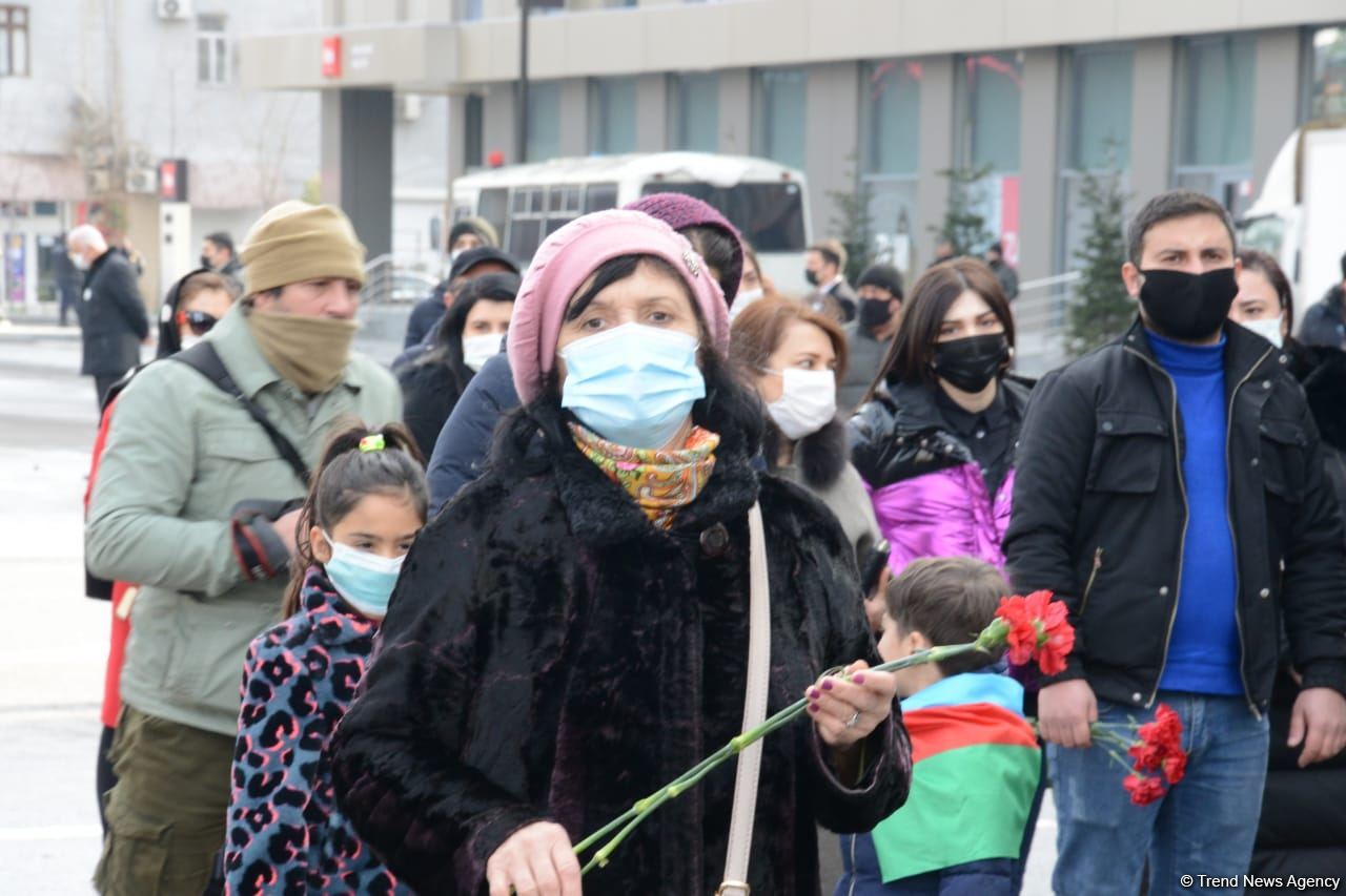 Azerbaijani population honoring memory of victims of Khojaly genocide (PHOTO)