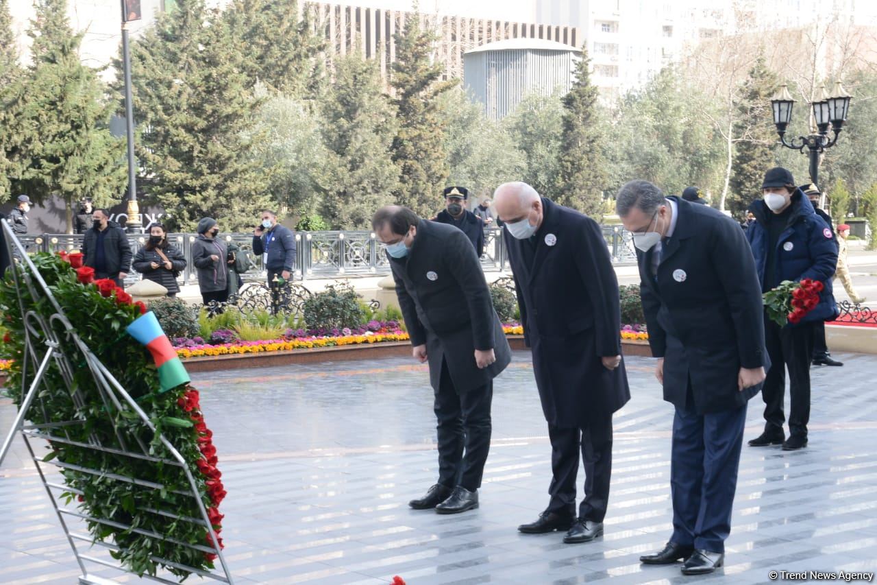 Azerbaijani population honoring memory of victims of Khojaly genocide (PHOTO)