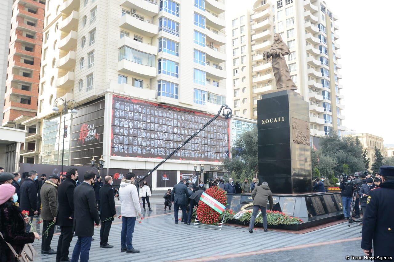 Azerbaijani population honoring memory of victims of Khojaly genocide (PHOTO)