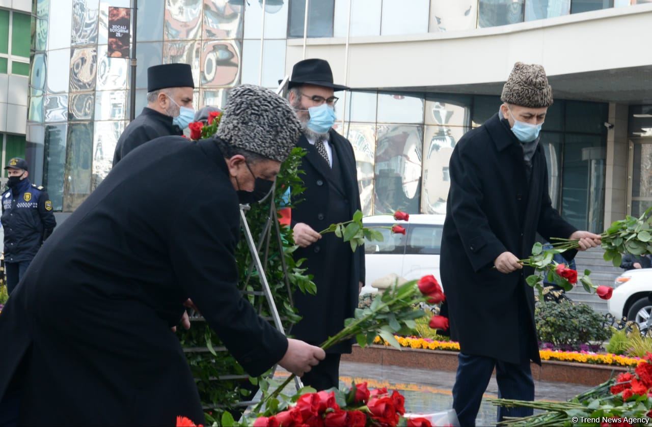 Azerbaijani population honoring memory of victims of Khojaly genocide (PHOTO)