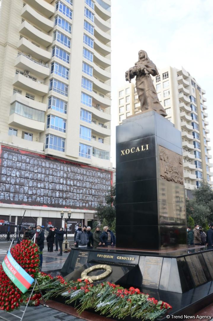 Azerbaijani population honoring memory of victims of Khojaly genocide (PHOTO)