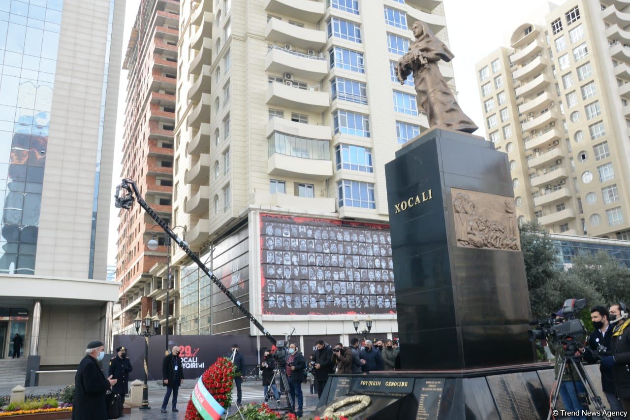 Azerbaijani population honoring memory of victims of Khojaly genocide (PHOTO)