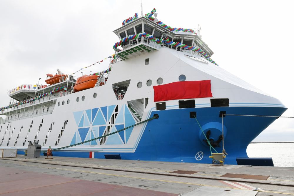 Azerbaijani president, first lady attend sail away of 'Academician Zarifa Aliyeva' ship, launch of first Ro-Pax type 'Azerbaijan' ferry boat (PHOTO)