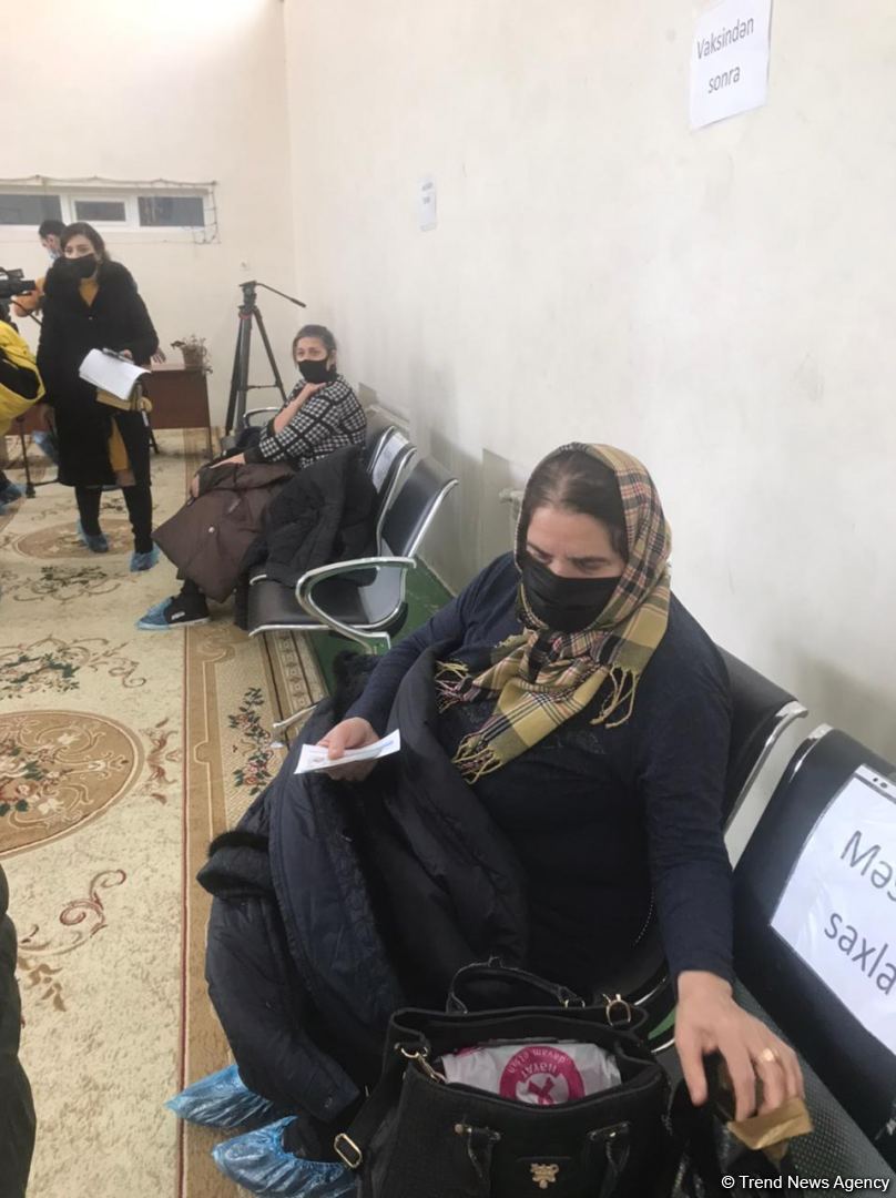 Workers of educational sphere in Baku undergoing COVID-19 vaccination (PHOTO)