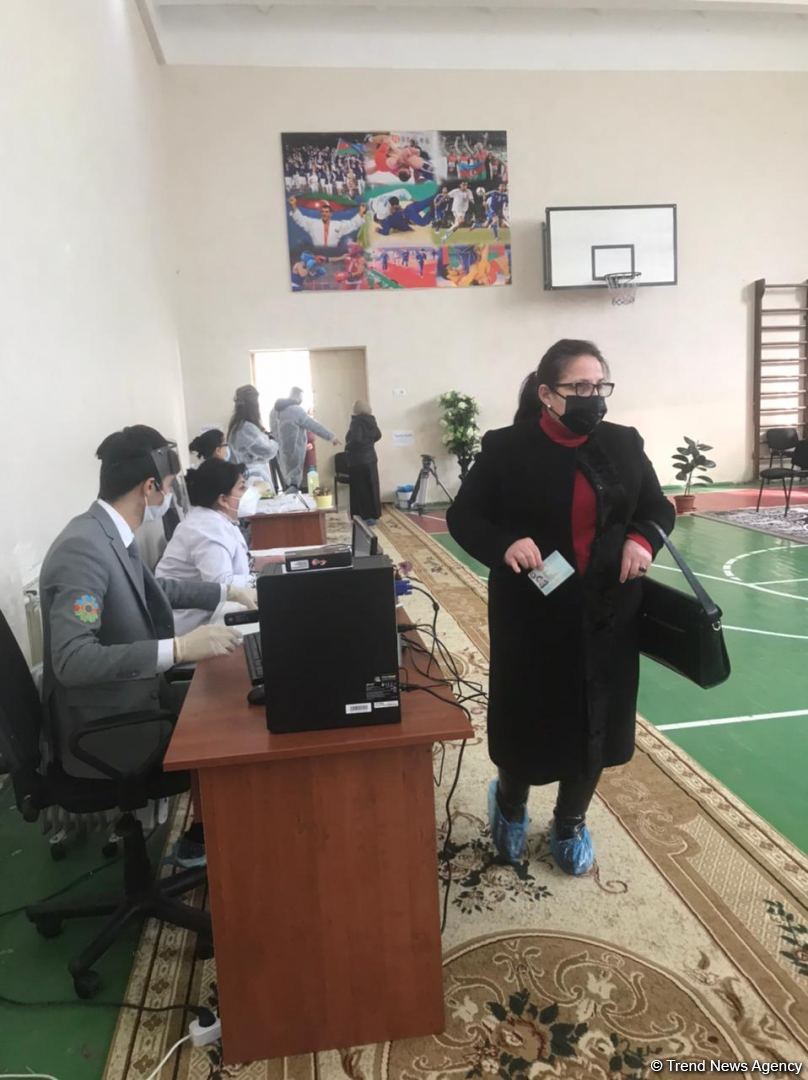 Workers of educational sphere in Baku undergoing COVID-19 vaccination (PHOTO)