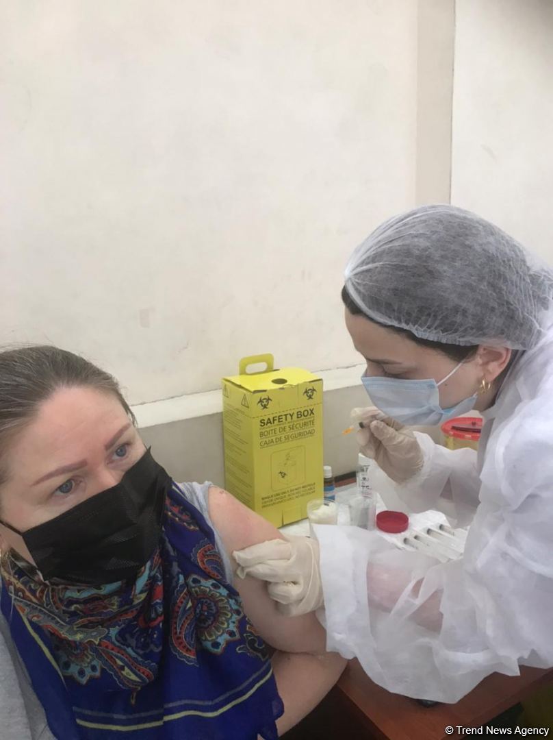 Workers of educational sphere in Baku undergoing COVID-19 vaccination (PHOTO)