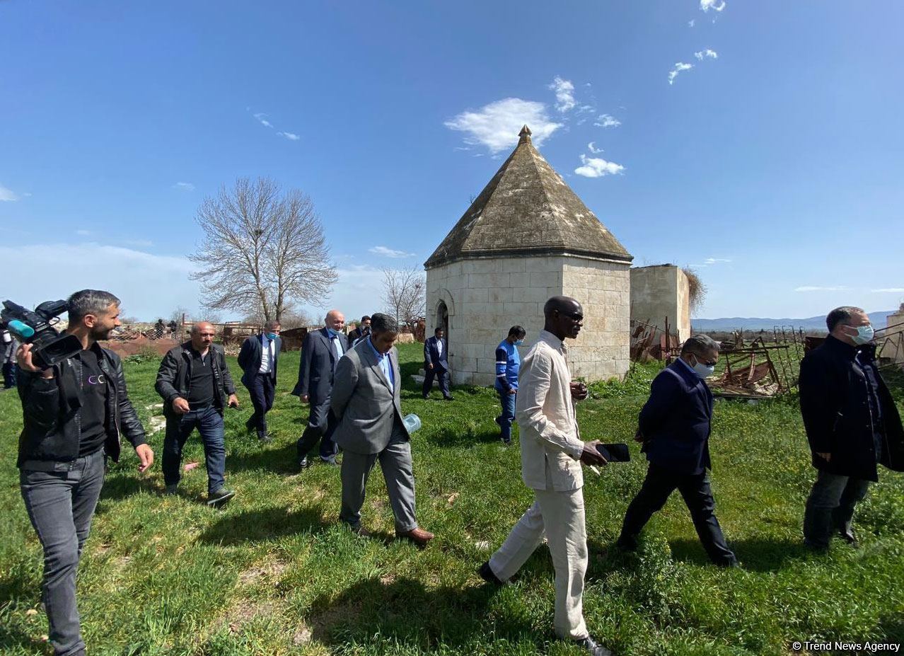 OIC reps visit Imaret cemetery in Azerbaijan's Aghdam district (PHOTO/VIDEO)