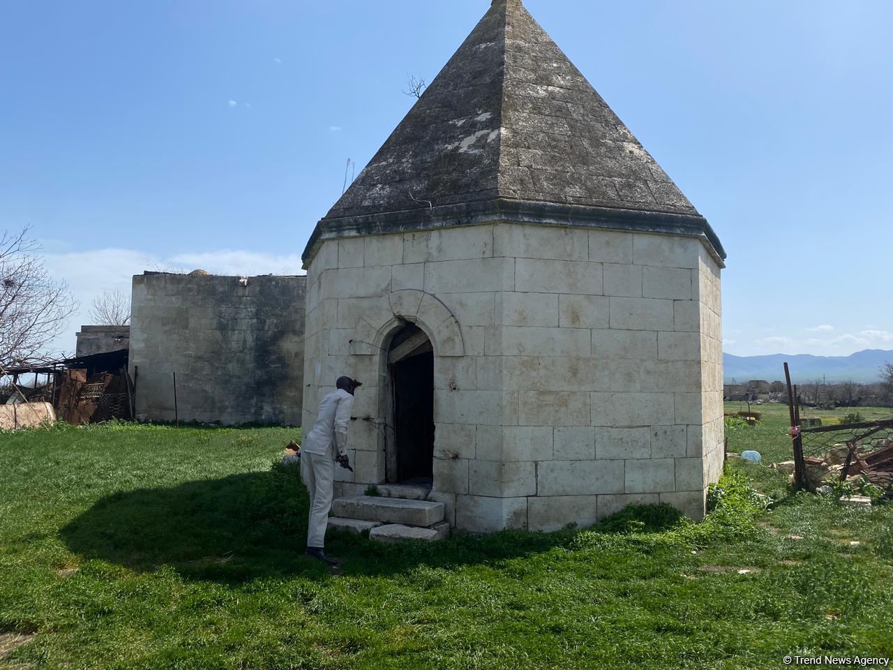 OIC reps visit Imaret cemetery in Azerbaijan's Aghdam district (PHOTO/VIDEO)