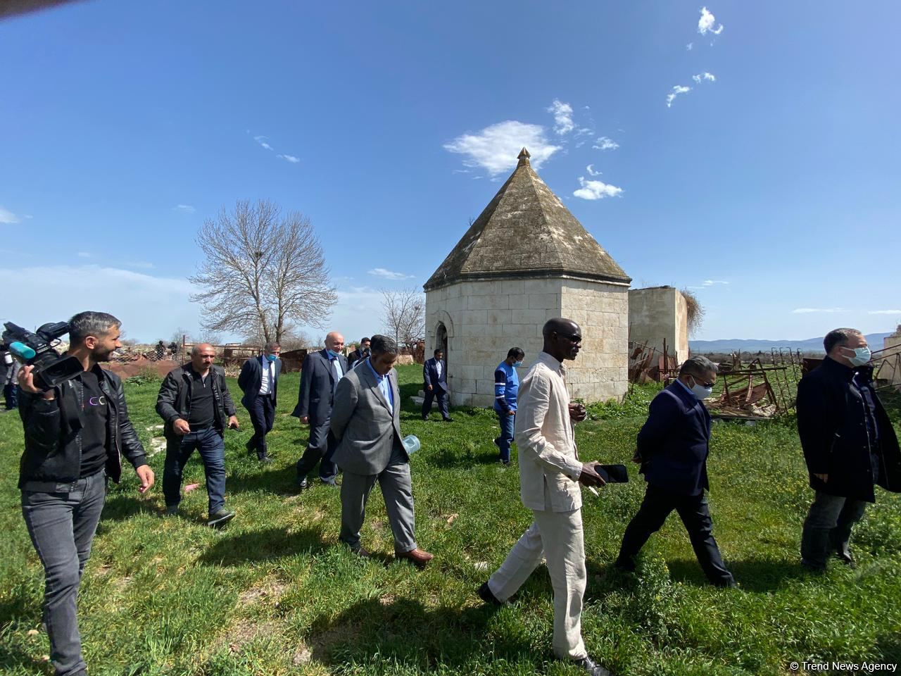 OIC reps visit Imaret cemetery in Azerbaijan's Aghdam district (PHOTO/VIDEO)