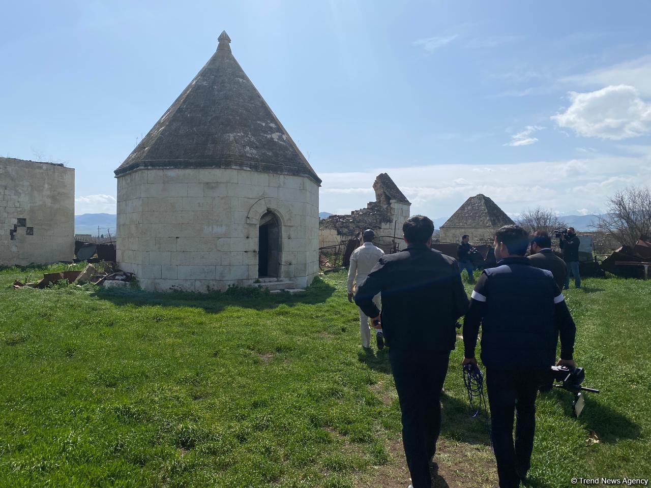 OIC reps visit Imaret cemetery in Azerbaijan's Aghdam district (PHOTO/VIDEO)