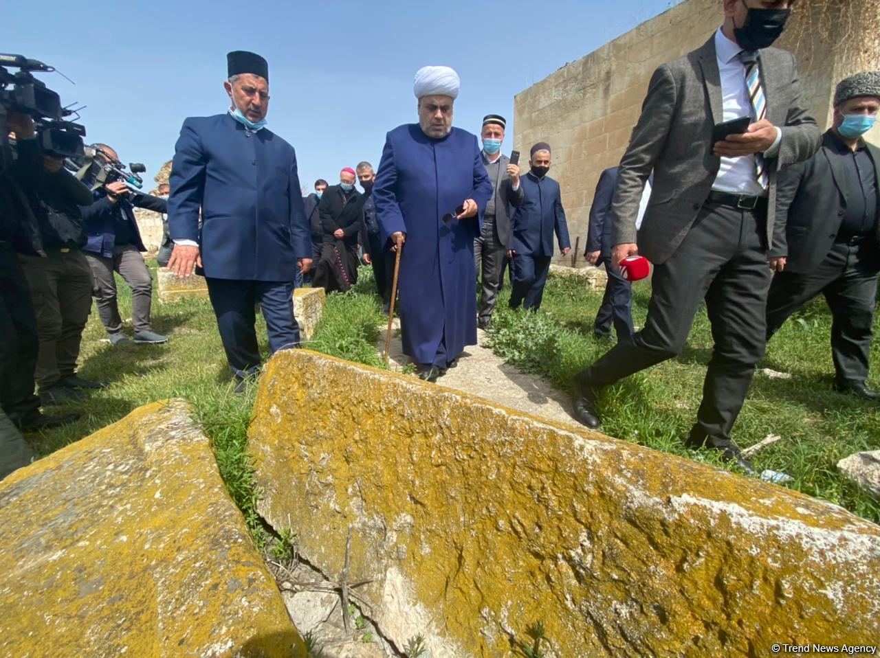Religious figures of Azerbaijan view ruined monuments in liberated Aghdam (PHOTO/VIDEO)