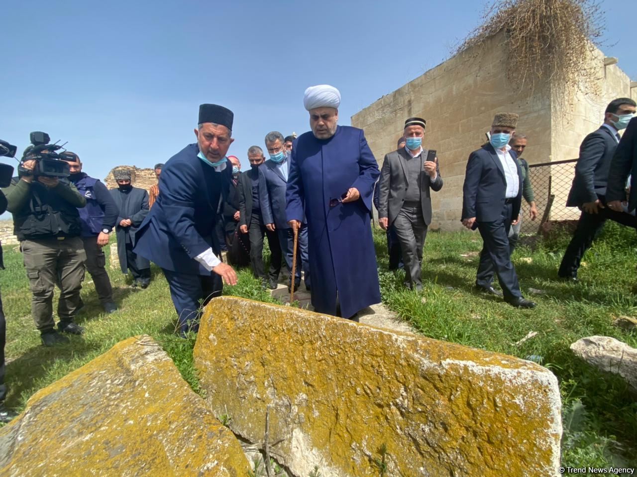 Religious figures of Azerbaijan view ruined monuments in liberated Aghdam (PHOTO/VIDEO)