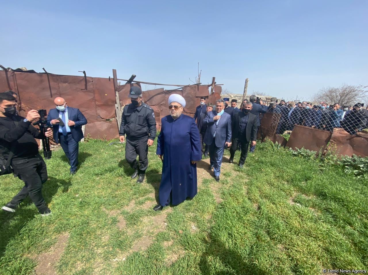 Religious figures of Azerbaijan view ruined monuments in liberated Aghdam (PHOTO/VIDEO)