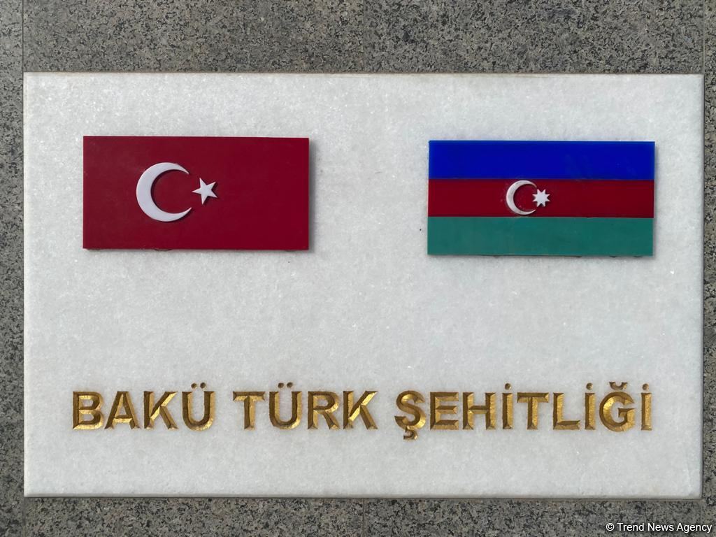 UN General Assembly chairman visits grave of Azerbaijani National Leader Heydar Aliyev (PHOTO)