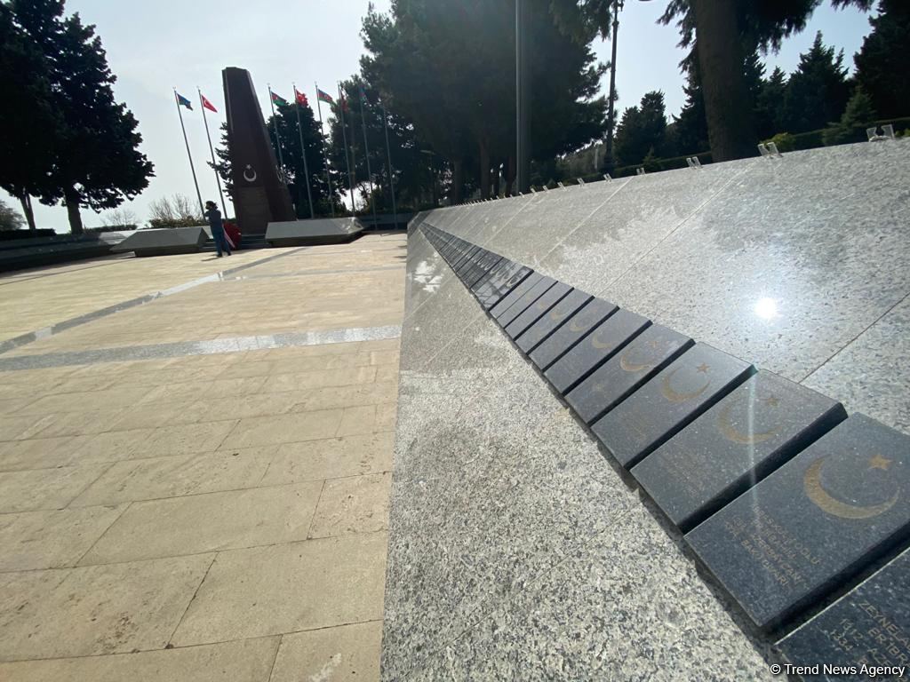 UN General Assembly chairman visits grave of Azerbaijani National Leader Heydar Aliyev (PHOTO)
