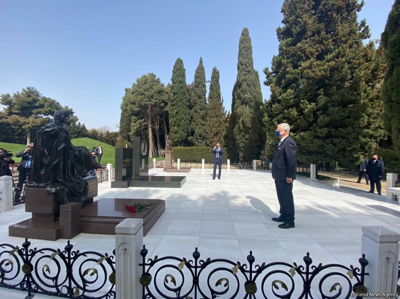 UN General Assembly chairman visits grave of Azerbaijani National Leader Heydar Aliyev (PHOTO)