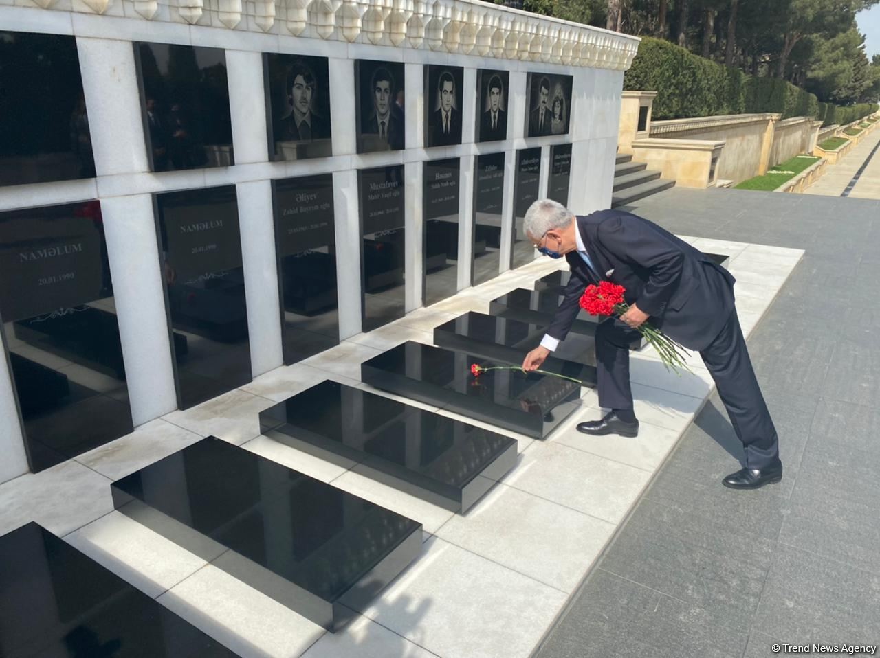 UN General Assembly chairman visits grave of Azerbaijani National Leader Heydar Aliyev (PHOTO)