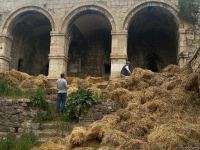 Israeli journalists visit roadside inn in Azerbaijan’s Fuzuli, turned into barn by Armenians during occupation (PHOTO)