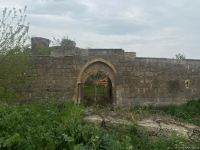 Israeli journalists visit roadside inn in Azerbaijan’s Fuzuli, turned into barn by Armenians during occupation (PHOTO)
