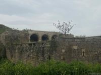 Israeli journalists visit roadside inn in Azerbaijan’s Fuzuli, turned into barn by Armenians during occupation (PHOTO)