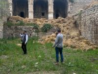 Israeli journalists visit roadside inn in Azerbaijan’s Fuzuli, turned into barn by Armenians during occupation (PHOTO)