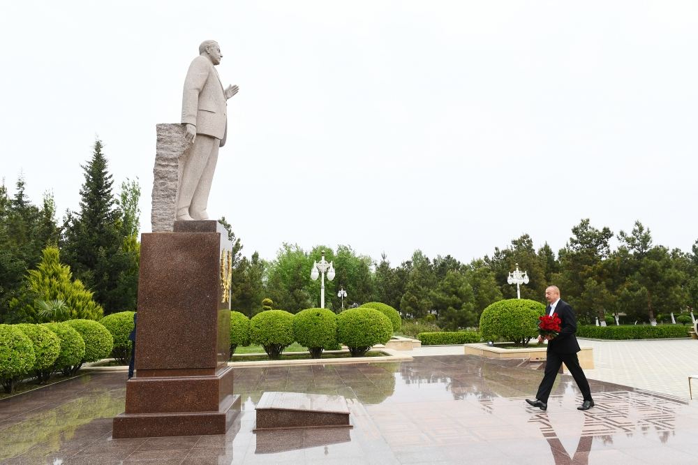 President Ilham Aliyev arrives in Hajigabul district for visit (PHOTO)