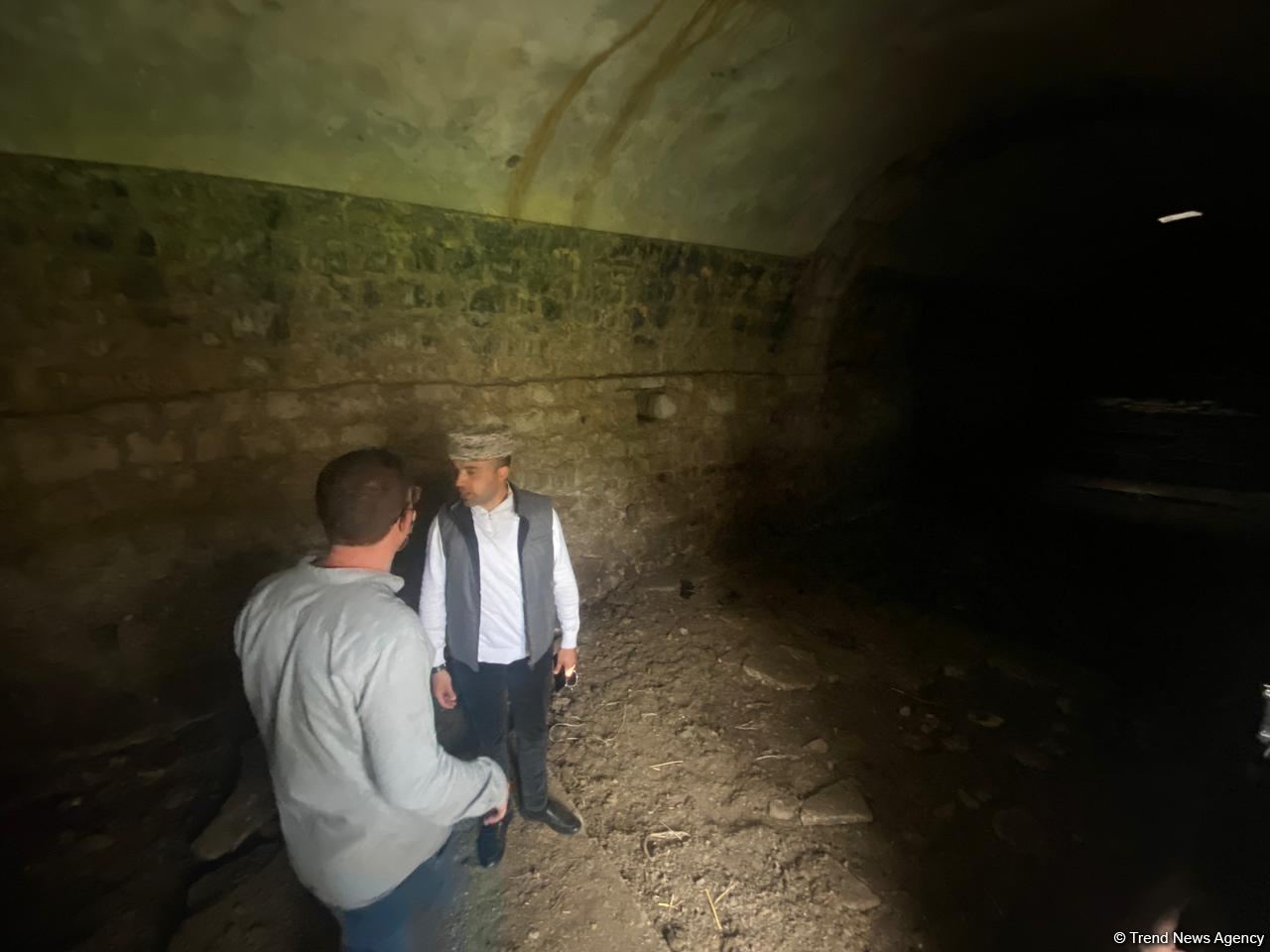 Israeli journalists visit roadside inn in Azerbaijan’s Fuzuli, turned into barn by Armenians during occupation (PHOTO)