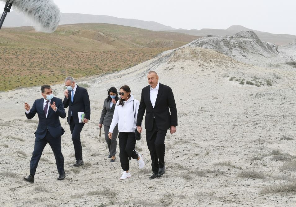 Azerbaijani president, first lady attend ceremony of laying foundation of Mud Volcanoes Tourism Complex (PHOTO)