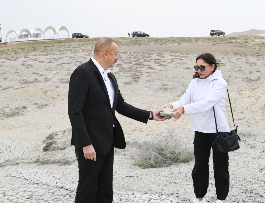 Azerbaijani president, first lady attend ceremony of laying foundation of Mud Volcanoes Tourism Complex (PHOTO)