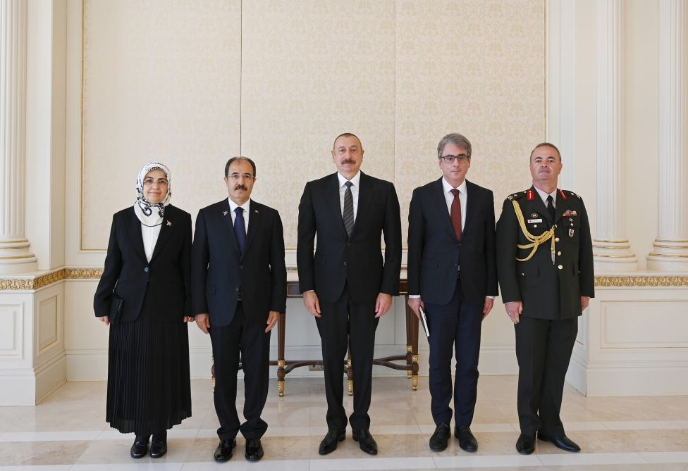 Azerbaijani president receives credentials from newly appointed Turkish ambassador (PHOTO)