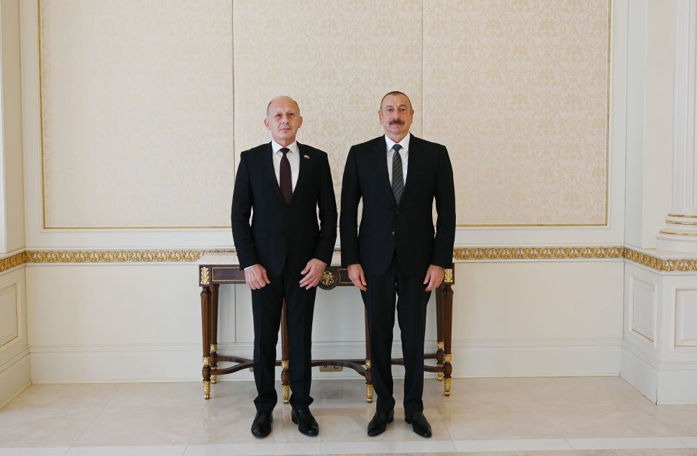 Azerbaijani president receives credentials of newly appointed Serbian ambassador (PHOTO)