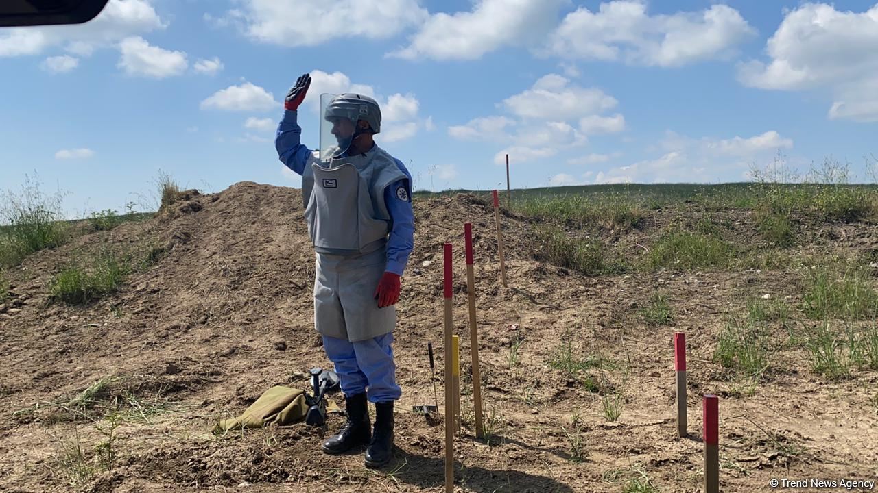 Mine clearance work on Fuzuli-Ahmadbayli highway continues in Azerbaijan (PHOTO)