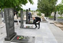 Azerbaijani president visits graves of martyrs of Patriotic War at Nakhchivan city cemetery (PHOTO)