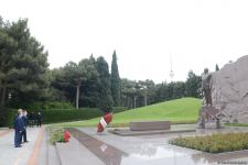 Public reps of Azerbaijan paying tribute to late National Leader Heydar Aliyev (PHOTO)