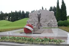 Public reps of Azerbaijan paying tribute to late National Leader Heydar Aliyev (PHOTO)
