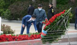 Public reps of Azerbaijan paying tribute to late National Leader Heydar Aliyev (PHOTO)