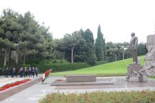 Public reps of Azerbaijan paying tribute to late National Leader Heydar Aliyev (PHOTO)