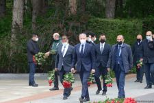 Public reps of Azerbaijan paying tribute to late National Leader Heydar Aliyev (PHOTO)