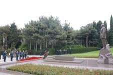 Public reps of Azerbaijan paying tribute to late National Leader Heydar Aliyev (PHOTO)