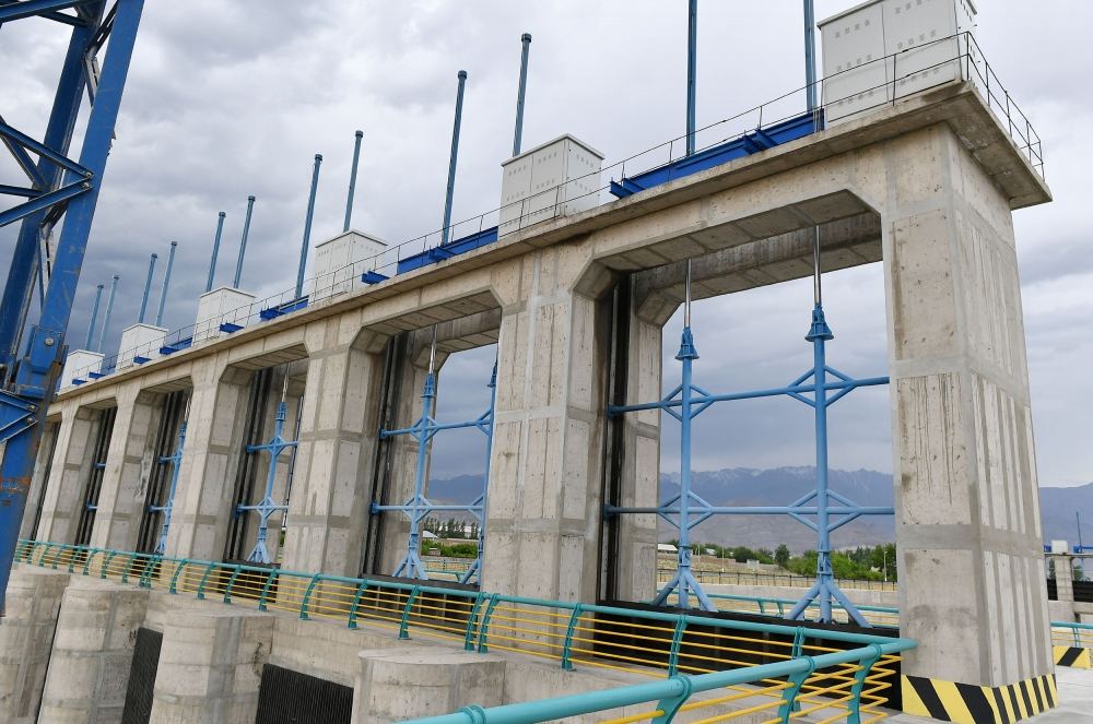 President Ilham Aliyev views construction of Ordubad Hydroelectric Power Plant (PHOTO)
