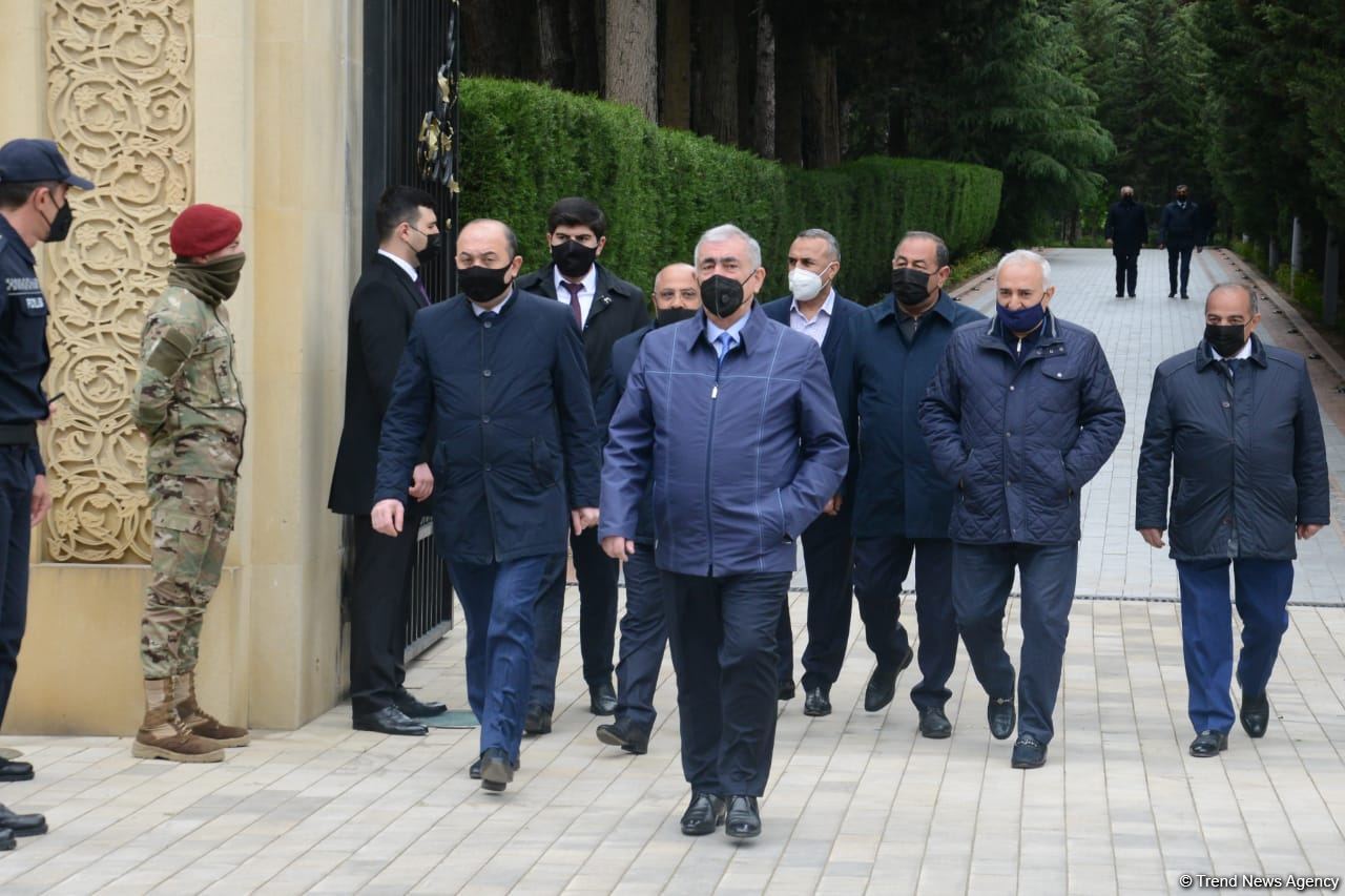 Public reps of Azerbaijan paying tribute to late National Leader Heydar Aliyev (PHOTO)