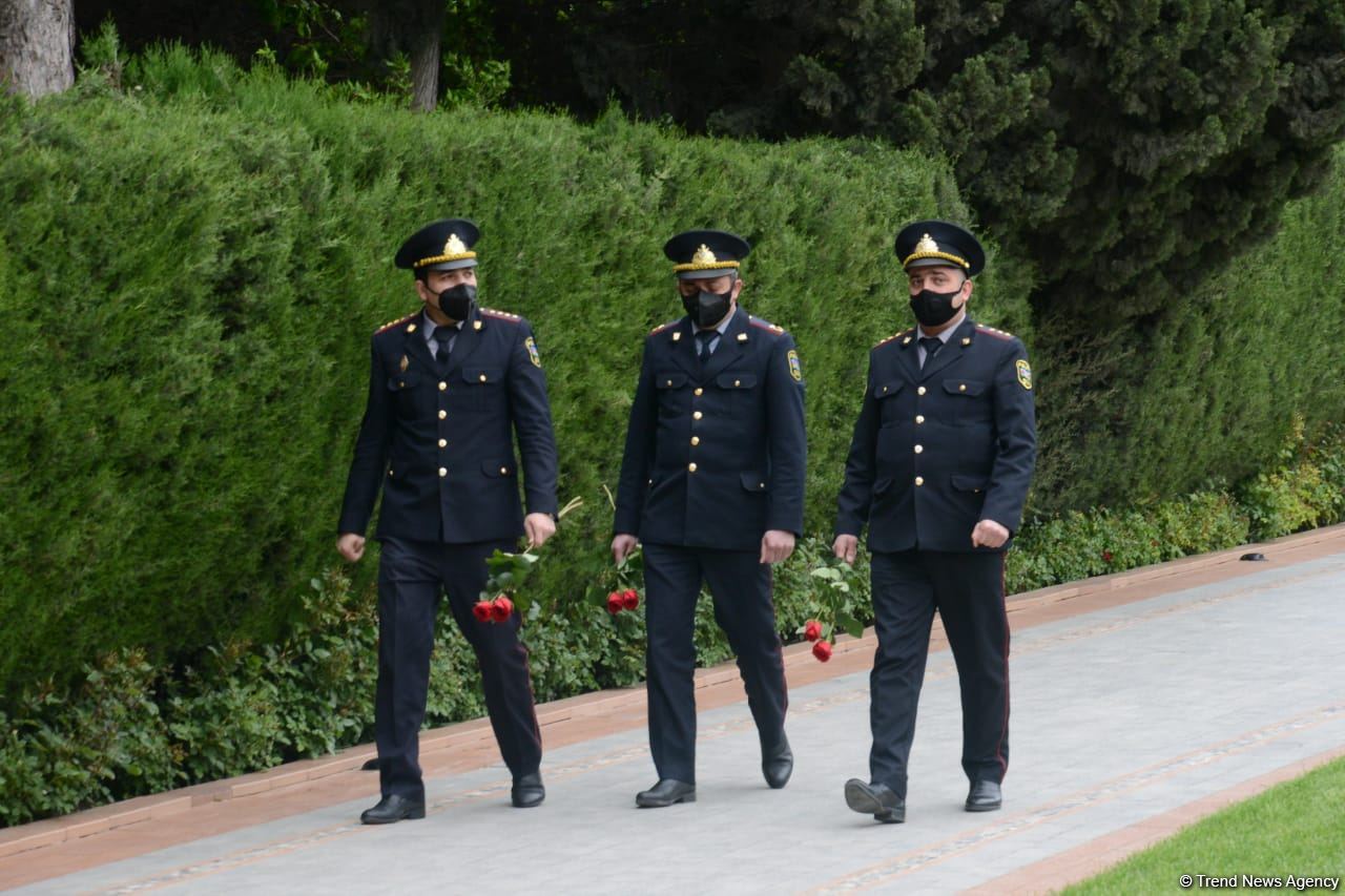 Public reps of Azerbaijan paying tribute to late National Leader Heydar Aliyev (PHOTO)