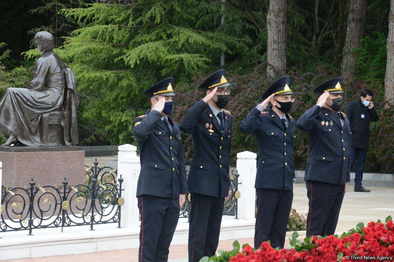 Public reps of Azerbaijan paying tribute to late National Leader Heydar Aliyev (PHOTO)