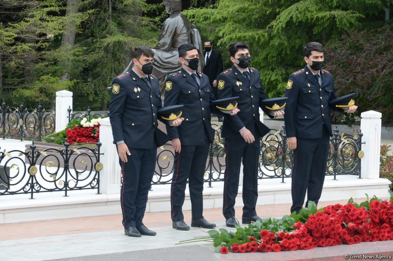 Public reps of Azerbaijan paying tribute to late National Leader Heydar Aliyev (PHOTO)