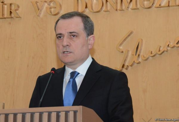 Azerbaijani FM expresses condolences to Pakistan on heavy bus crash victims