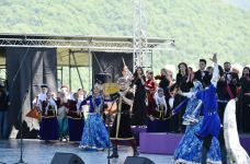 Azerbaijani president, first lady attend opening of “Kharibulbul” festival in Shusha (PHOTO)