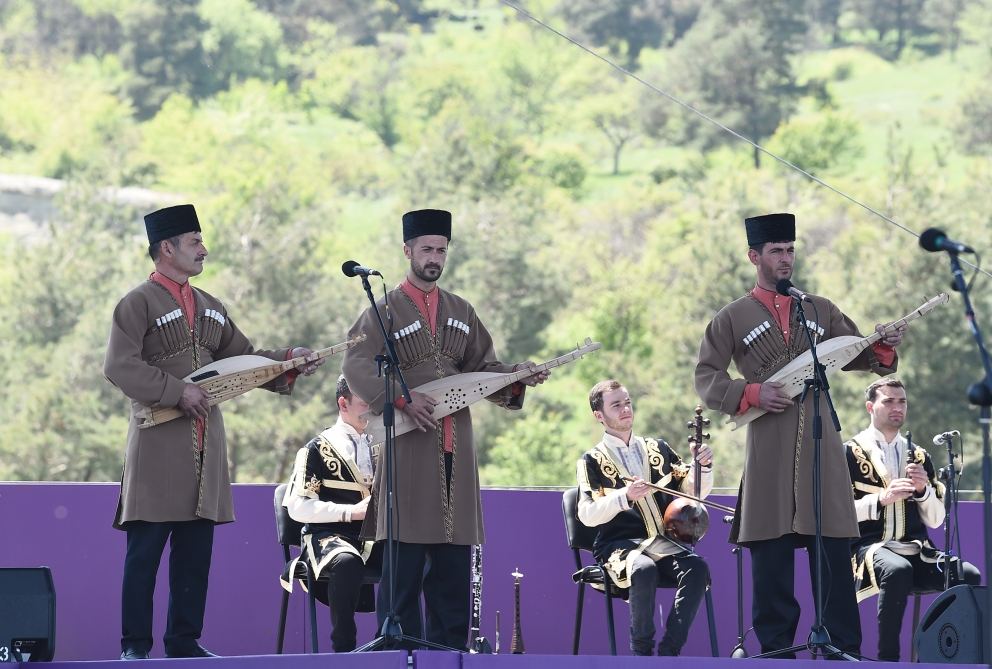Azerbaijani president, first lady attend opening of “Kharibulbul” festival in Shusha (PHOTO)